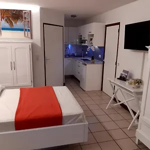 Appartement Climatisé - Piscine-plage - 1 à 2 Personnes, Sainte-Anne